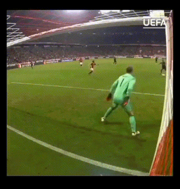 How-impressive-Manuel-Neuer-is-_online-video-cutter.com_.gif